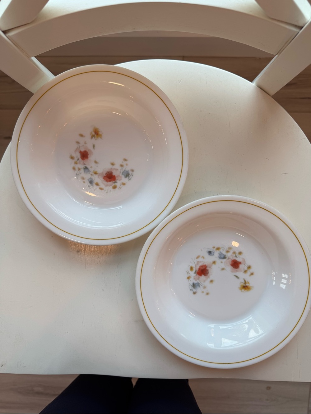 🌸🌼Vintage Arcopal France Milk Glass. 
Summer Meadow Pattern